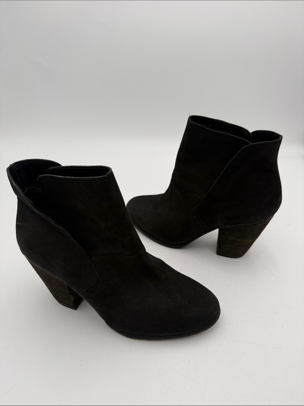 Vince Camuto Black Suede Ankle Booties women. 8.5M festival fall Y2K retro goth